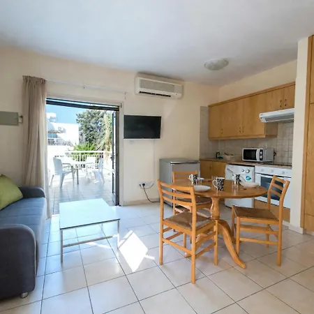 Lägenhetshotell La Casa Di Napa Ayia Napa